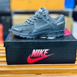 Nike Zoom Vomero 5 – Black