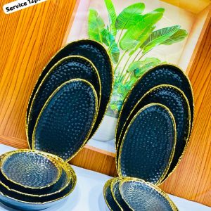 12 PIECES EN PORCELAINE