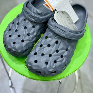 Clog géométrique classique – Crocs Liban