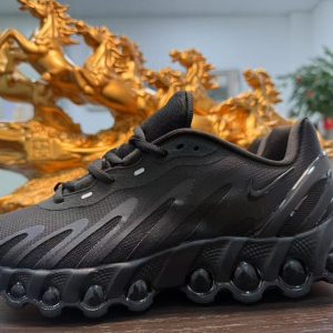 Chaussure Nike Air Max DN8 entièrement noir